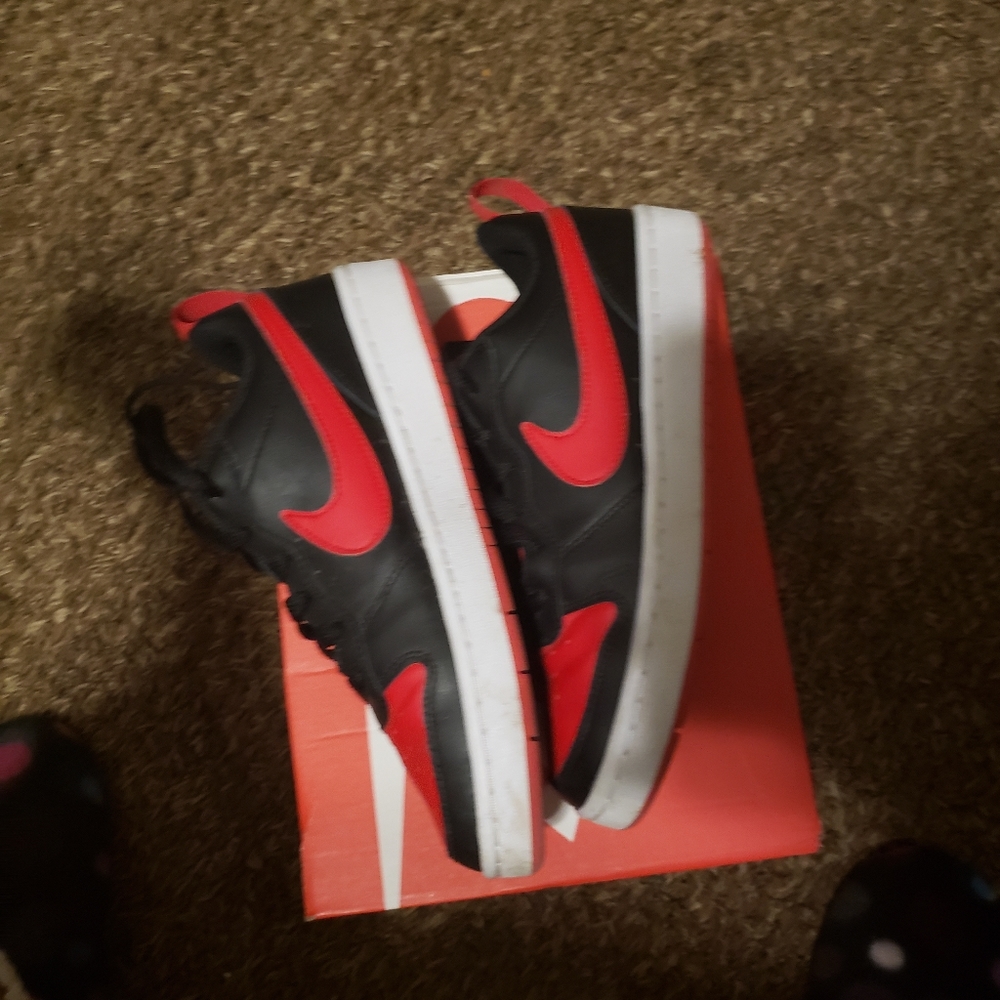 Nike - Picture 2 of 5